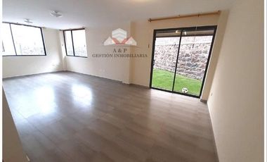 SE VENDE LINDA CASA SECTOR CONOCOTO - VALLE DE LOS CHILLOS