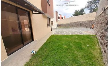 SE VENDE LINDA CASA SECTOR CONOCOTO - VALLE DE LOS CHILLOS