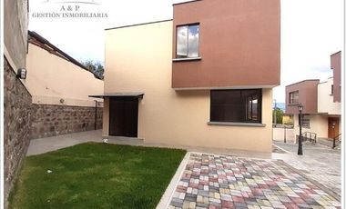 SE VENDE LINDA CASA SECTOR CONOCOTO - VALLE DE LOS CHILLOS