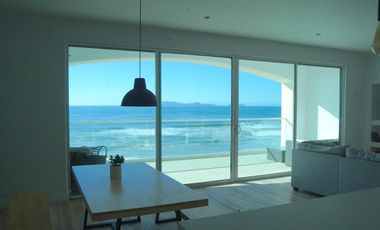Condominio Moderno Frente al Mar en VENTA