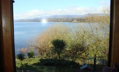 Casa Orilla de Lago con piscina, Capacidad para 12 personas