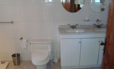 Casa Orilla de Lago con piscina, Capacidad para 12 personas