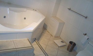 Casa Orilla de Lago con piscina, Capacidad para 12 personas