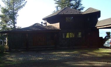 Casa Orilla de Lago con piscina, Capacidad para 12 personas