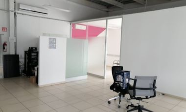VENTA LOCAL COMERCIAL EN PLAZA MISIONES, JURIQUILLA.