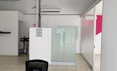 VENTA LOCAL COMERCIAL EN PLAZA MISIONES, JURIQUILLA.