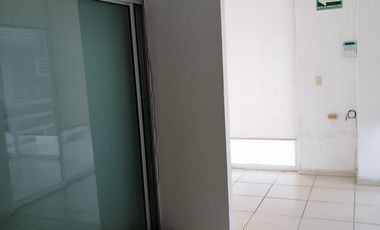 VENTA LOCAL COMERCIAL EN PLAZA MISIONES, JURIQUILLA.