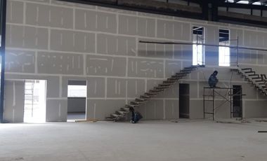 NAVE INDUSTRIAL  RENTADA EN VENTA 1,800m2