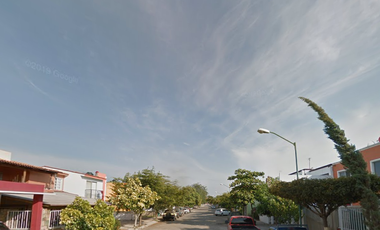 SE VENDE BONITA Y AMPLIA CASA EN COLIMA