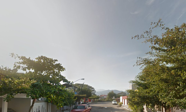 SE VENDE BONITA Y AMPLIA CASA EN COLIMA