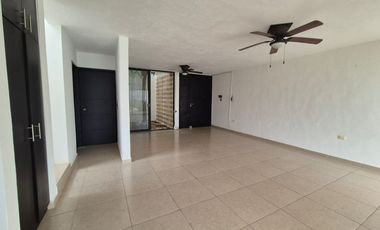 SE RENTA CASA EN PRIVADA Y CON PISCINA