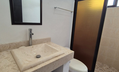SE RENTA CASA EN PRIVADA Y CON PISCINA