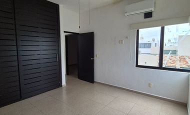 SE RENTA CASA EN PRIVADA Y CON PISCINA