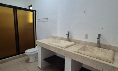SE RENTA CASA EN PRIVADA Y CON PISCINA