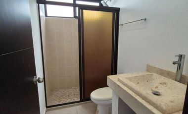 SE RENTA CASA EN PRIVADA Y CON PISCINA