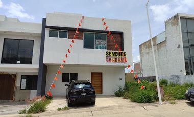 Venta Residencia en Valle Imperial 4 Recamaras 4 baños