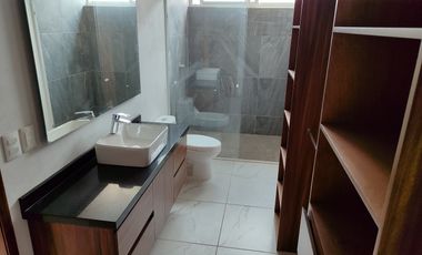 Venta Residencia en Valle Imperial 4 Recamaras 4 baños