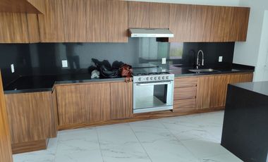 Venta Residencia en Valle Imperial 4 Recamaras 4 baños