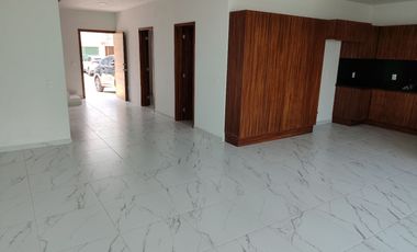 Venta Residencia en Valle Imperial 4 Recamaras 4 baños