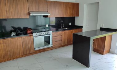 Venta Residencia en Valle Imperial 4 Recamaras 4 baños