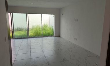 Venta Residencia en Valle Imperial 4 Recamaras 4 baños