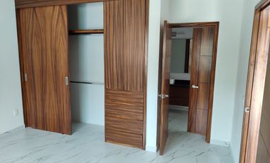 Venta Residencia en Valle Imperial 4 Recamaras 4 baños