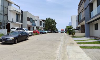 Venta Residencia en Valle Imperial 4 Recamaras 4 baños