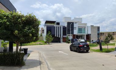 Venta Residencia en Valle Imperial 4 Recamaras 4 baños
