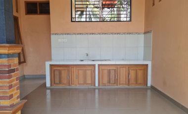 RUMAH MEWAH 2 LANTAI DENGAN TANAH YANG SANGAT LUAS DI PURWOREJO