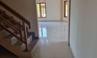RUMAH MEWAH 2 LANTAI DENGAN TANAH YANG SANGAT LUAS DI PURWOREJO