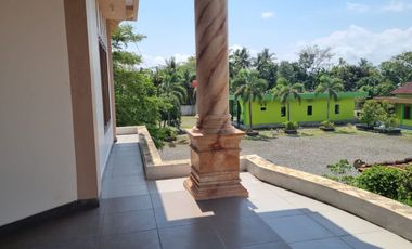 RUMAH MEWAH 2 LANTAI DENGAN TANAH YANG SANGAT LUAS DI PURWOREJO