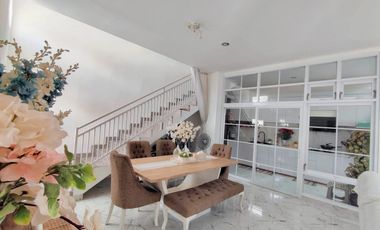 RUMAH CANTIK DALAM CLUSTER DI MAGUWOHARJO SLEMAN, SEMI FURNISH