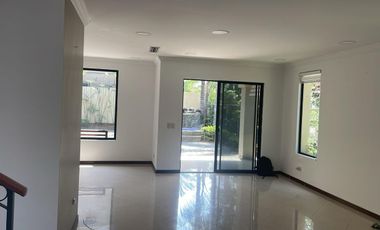 Samborondon, Renta de Linda casa 4 dormitorios con Jacuzzi sin Muebles