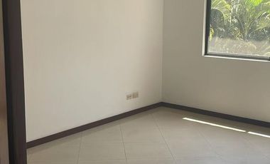 Samborondon, Renta de Linda casa 4 dormitorios con Jacuzzi sin Muebles