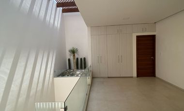 HERMOSA Y MODERNA CASA EN VENTA $7,840,000  JARDINES DE DELICIAS PRIVADA DE 4 CASAS