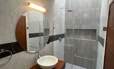 Venta de Casa Moderna: con Roof Garden y Espacios Amplios