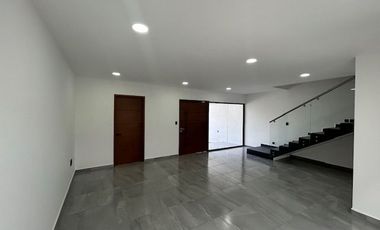 Venta de Casa Moderna: con Roof Garden y Espacios Amplios