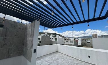 Venta de Casa Moderna: con Roof Garden y Espacios Amplios