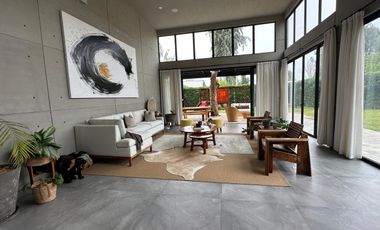 Casa Moderna y Lujosa con Piscina y Acabados  Premium ✨