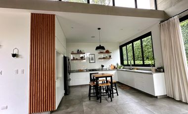 Casa Moderna y Lujosa con Piscina y Acabados  Premium ✨