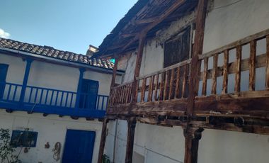 VENTA DE CASA COLONIAL EN EL CENTRO DE CALCA 90M2 IDEAL PARA CONSTRUCCION DE HOTEL