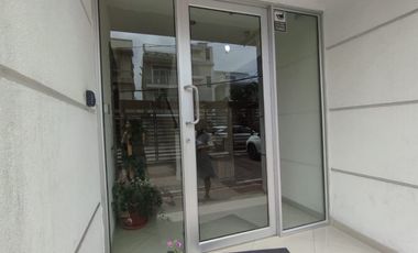 ALQUILER DEPARTAMENTO 1ER PISO EN KENNEDY NORTE (VIVI)