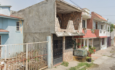 CASA EN RIO LOS AMATES, FRACC. LOMAS DEL RIO MEDIO, VERACRUZ. ¡CASA EN REMATE! -FQA
