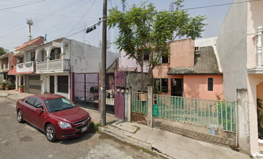 CASA EN RIO LOS AMATES, FRACC. LOMAS DEL RIO MEDIO, VERACRUZ. ¡CASA EN REMATE! -FQA
