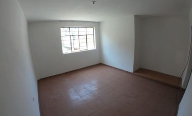 VENDO AMPLIA CASA FRENTE A PARQUE ES SAN JUAN DE MIRAFLORES