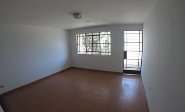 VENDO AMPLIA CASA FRENTE A PARQUE ES SAN JUAN DE MIRAFLORES