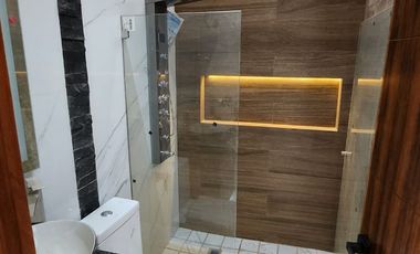 Hermosa casa a estrenar, con sótano, frente a parque (en coto con alberca)