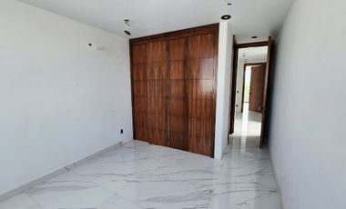 Hermosa casa a estrenar, con sótano, frente a parque (en coto con alberca)
