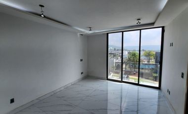 Hermosa casa a estrenar, con sótano, frente a parque (en coto con alberca)