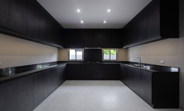 Modern luxury Pool Villa in Pradit Manutham for Sale